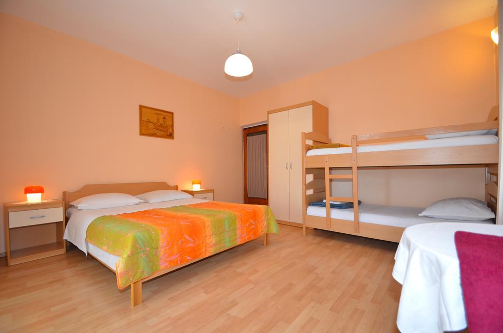 Apartments Europa Starigrad Paklenica Room photo